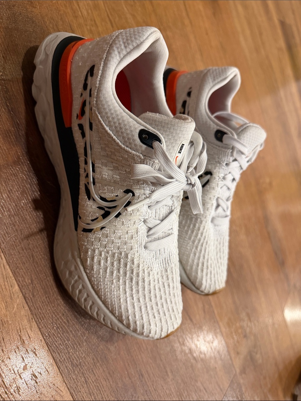size 9 Nike women White Knit Sneakers with Orange good condition no box